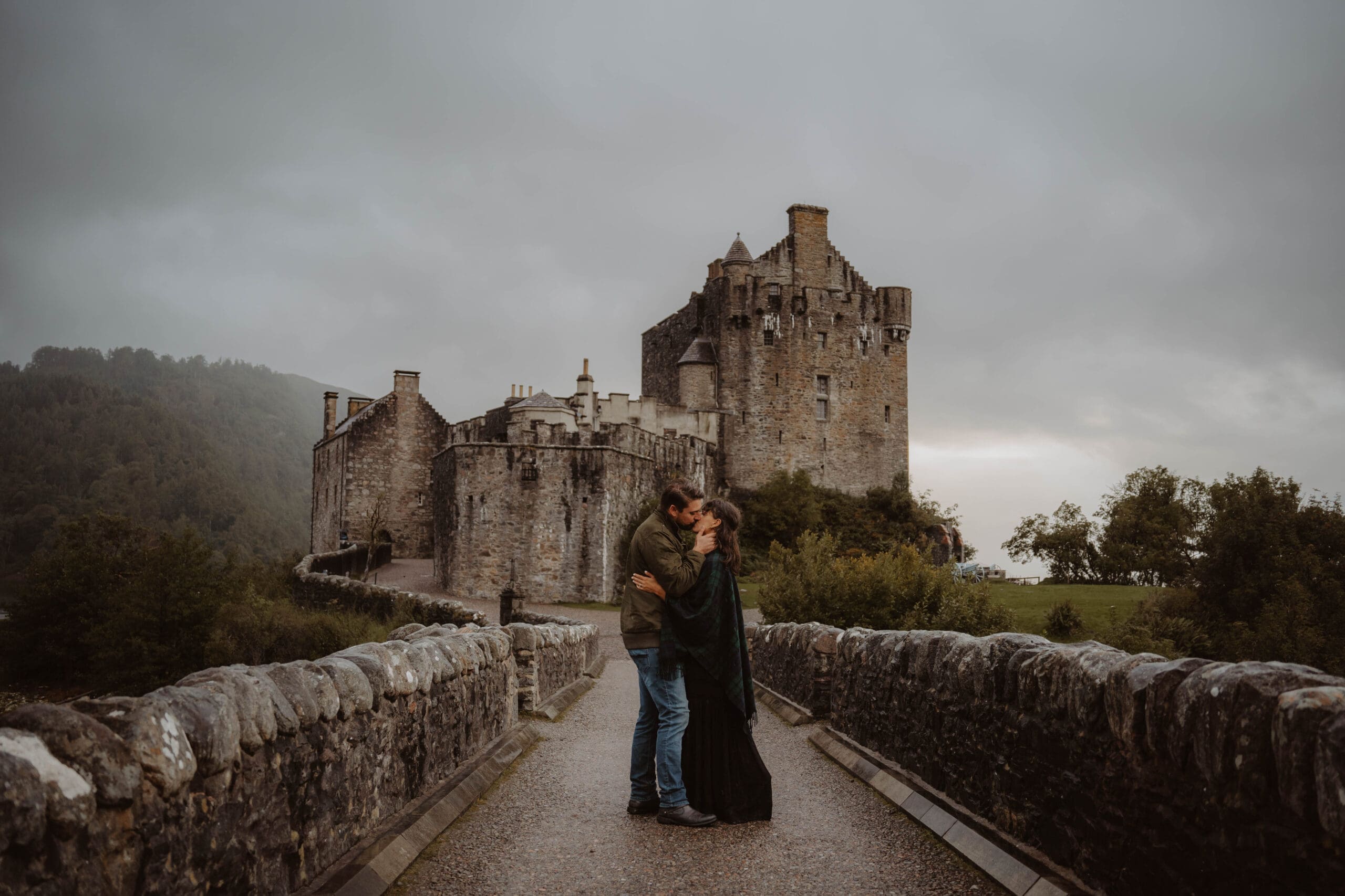 eilean donan castle couples photoshoot
