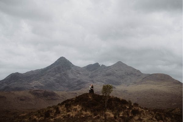 couples photoshoot at sligachan with epic mountains in the isle of skye